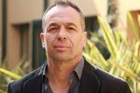 Fondatore di Format Espresso ed esperto internazionale con un passato in Mediaset, MTV ed Endemol, è un punto di riferimento nell'innovazione televisiva. Attualmente è docente universitario e pioniere nell'integrazione tra Intelligenza Artificiale e Media Industry, avendo ideato il primo Master italiano dedicato a questo settore.